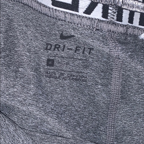 Nike pro, dri fit, cropped leggings. Size small! - Picture 4 of 4